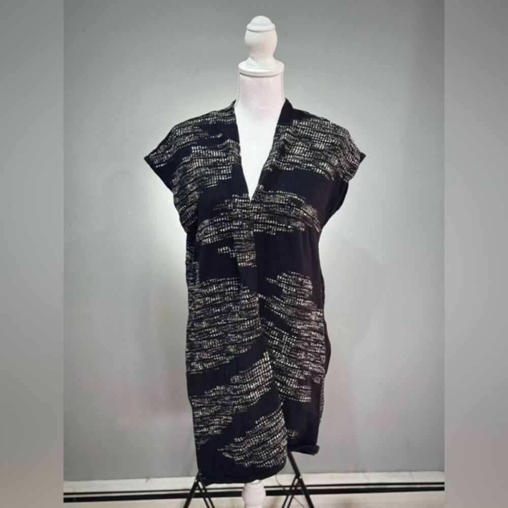 SALE! B/W Chico’s Knit Sleeveless Open Vest Size 2 (12) EUC - Picture 1 of 6